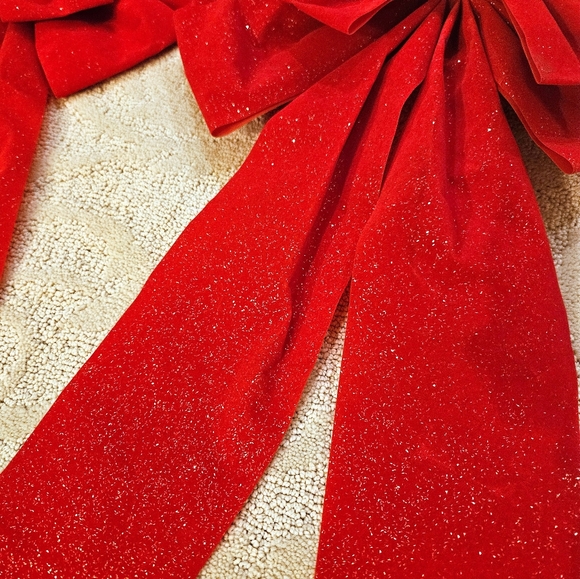 Beautiful Unique Colorful Holiday Christmas Wreath & 2 Large Red Bows - Picture 6 of 8